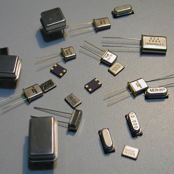 Kuvars Kristal Osilatör Rezonatör RF Filtresi 1.8V - 3.3V