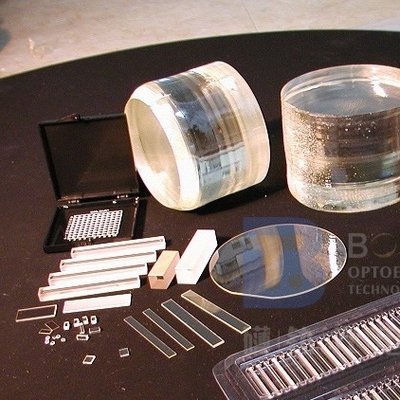 Ra Pürüzlülük 1nm LiNbO3 Gofret Görünür Optik Linbo3 Kristal